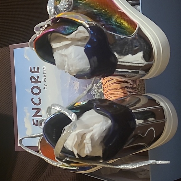 New Encore by Fiesso sneakers size 8, 10 and 11 - Picture 3 of 8